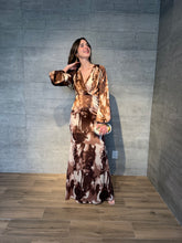 Cargar imagen en el visor de la galería, Saturno -Vestido largo con manga estampado café