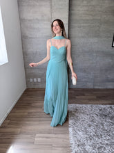 Cargar imagen en el visor de la galería, Peplum - Vestido largo plisado menta