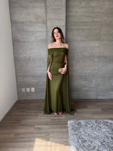 Cargar imagen en el visor de la galería, Venus - Vestido largo strapless con capa olivo