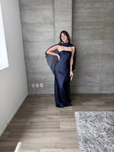 Cargar imagen en el visor de la galería, Sodi - Vestido largo strapless satinado marino