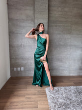 Cargar imagen en el visor de la galería, Mariella - Vestido satinado largo verde esmeralda