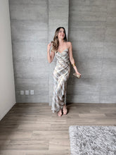 Cargar imagen en el visor de la galería, Marble - Vestido largo print marmól esmeralda