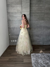 Cargar imagen en el visor de la galería, Cadenza - Vestido largo estampado floral amarillo