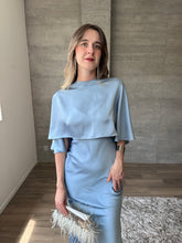 Cargar imagen en el visor de la galería, Bleu - Vestido largo satinado con capa azul