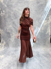 Cargar imagen en el visor de la galería, Sotillo - Vestido largo de mesh con manga color chocolate