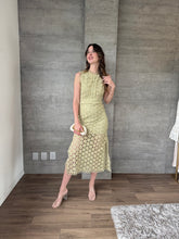 Cargar imagen en el visor de la galería, Praline - Vestido midi crochet verde salvia