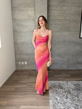 Cargar imagen en el visor de la galería, Ziana - Vestido largo mesh naranja con rosa