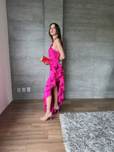 Cargar imagen en el visor de la galería, Galatea - Vestido satinado asmiétrico rosa