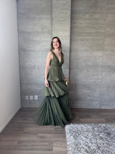 Cargar imagen en el visor de la galería, Juliette - Vestido largo plisado olivo