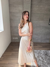 Cargar imagen en el visor de la galería, Nicola - Vestido midi plisado aperlado