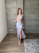 Cargar imagen en el visor de la galería, Allure - Vestido largo satinado lavanda