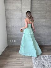 Cargar imagen en el visor de la galería, Palmares - Vestido largo plisado verde menta