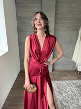 Cargar imagen en el visor de la galería, Nebula - Vestido largo satinado color vino