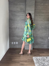 Cargar imagen en el visor de la galería, Caliope - Vestido corto verde multicolor con olanes