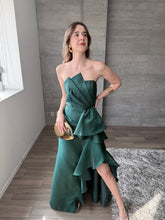 Cargar imagen en el visor de la galería, Odetta - Vestido largo strapless verde botella
