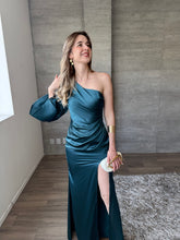Cargar imagen en el visor de la galería, Polina - Vestido largo de satín con una manga verde azulado