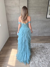 Cargar imagen en el visor de la galería, Ello - Vestido largo hombros caídos de tul azul claro