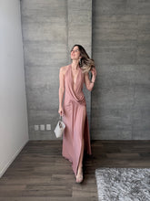 Cargar imagen en el visor de la galería, Musa - Vestido largo rosa polvo