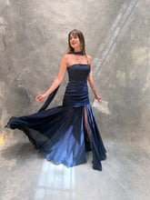 Cargar imagen en el visor de la galería, Sago - Vestido largo strapless azul marino