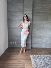 Cargar imagen en el visor de la galería, Cerise - Vestido midi crochet blanco