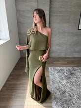 Cargar imagen en el visor de la galería, Máncora - Vestido largo con abertura en pierna olivo