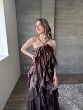 Cargar imagen en el visor de la galería, Hilda - Vestido largo con olanes color chocolate