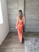 Cargar imagen en el visor de la galería, Lille - Vestido largo satín naranja