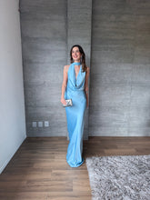Cargar imagen en el visor de la galería, Piera - Vestido satinado azul celeste