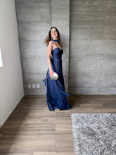 Cargar imagen en el visor de la galería, Carol - Vestido largo marino