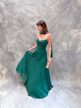 Cargar imagen en el visor de la galería, Ella - Vestido largo strapless esmeralda