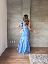 Cargar imagen en el visor de la galería, Cornelia - Vestido largo satinado azul