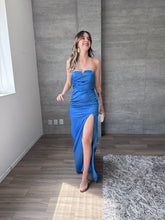 Cargar imagen en el visor de la galería, Clementine - Vestido largo strapless azul
