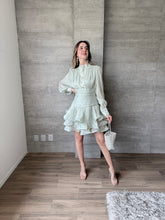 Cargar imagen en el visor de la galería, Mindy - Vestido mini satinado de manga larga color menta