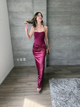 Cargar imagen en el visor de la galería, Praiano - Vestido largo strapless vino