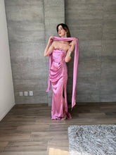 Cargar imagen en el visor de la galería, Marena - Vestido strapless de satín rosa
