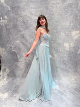 Cargar imagen en el visor de la galería, Keirah - Vestido largo strapless con corset en color menta