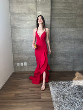 Cargar imagen en el visor de la galería, Manuela - Vestido rojo largo con olanes
