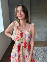 Cargar imagen en el visor de la galería, Pérola - Vestido midi flores bordadas