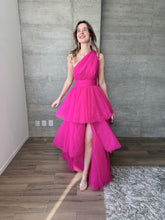 Cargar imagen en el visor de la galería, Sapphira - Vestido de tul magenta