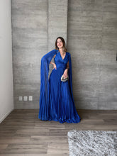 Cargar imagen en el visor de la galería, Paros - Vestido largo plisado azul rey