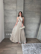 Cargar imagen en el visor de la galería, Ares - Vestido largo satinado plateado