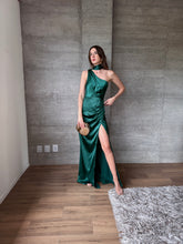 Cargar imagen en el visor de la galería, Mariella - Vestido satinado largo verde esmeralda