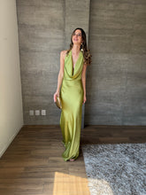 Cargar imagen en el visor de la galería, Piera - Vestido verde largo satinado