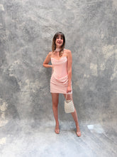 Cargar imagen en el visor de la galería, Gracie - Vestido mini rosa palo
