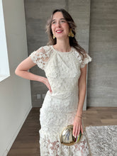Cargar imagen en el visor de la galería, Loto - Vestido midi crochet color crema