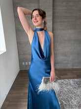 Cargar imagen en el visor de la galería, Milah - Vestido largo halter de satín azul petróleo