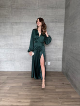 Cargar imagen en el visor de la galería, Clare - Vestido largo con manga verde oscuro