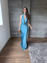 Cargar imagen en el visor de la galería, Piera - Vestido largo satinado azul pizarra