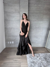 Cargar imagen en el visor de la galería, Manuela - Vestido largo con olanes negro