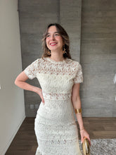 Cargar imagen en el visor de la galería, Cassia - Vestido midi crochet blanco roto